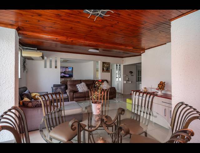 4 BEDROOM HOUSE FOR SALE IN RESERVOIR HILLS